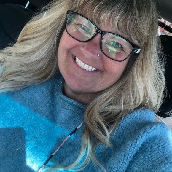 Blonde halo hair in beautiful case and hanger Wash nice Only used blue shampoo